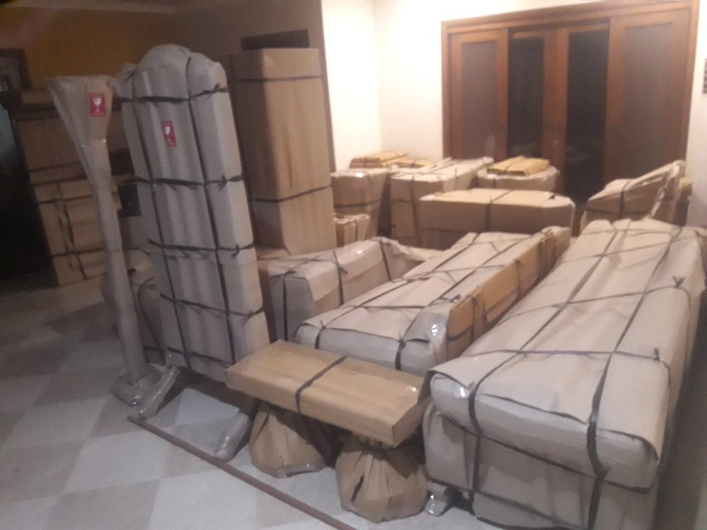 Living Room Furniture Packing